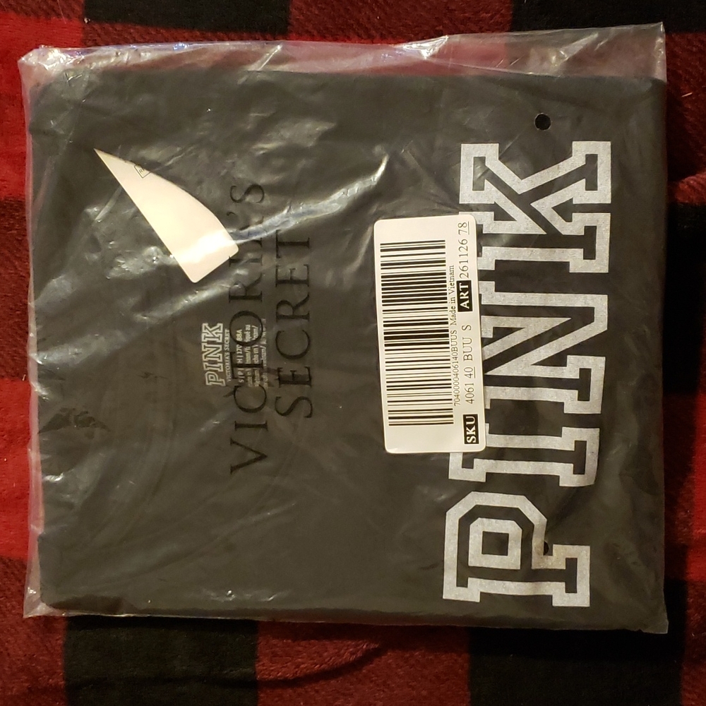 VS PINK logo shirt NWT